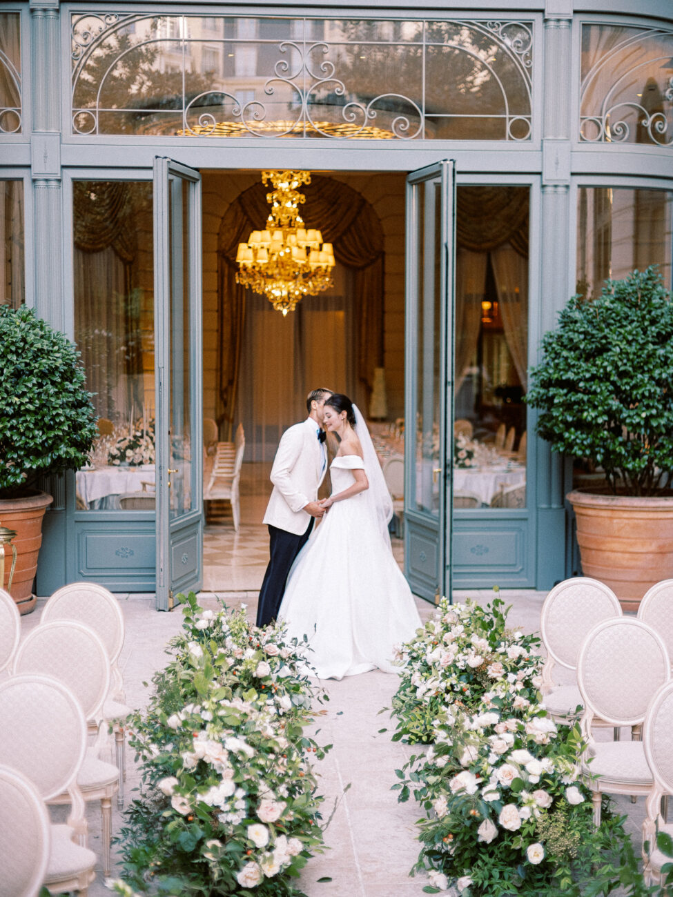 Wedding at Ritz Paris  Give meaning to your wedding photos in Paris.