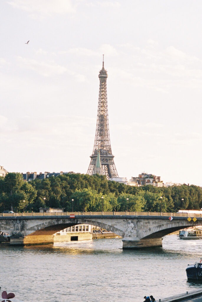 Guide to eloping in Paris
